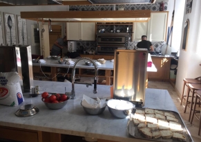 Abbiamo organizzato un'attività di team cooking per Rentokil Initial a Roma, occupandoci della ricerca della location e della realizzazione del team building.