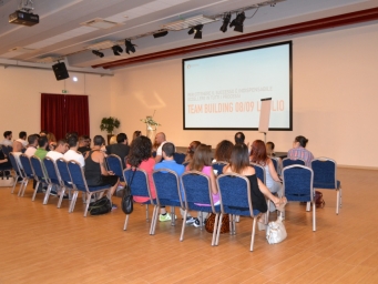 Smart Eventi ha organizzato un'attività di team building carton boat per formare un gruppo unito e affiatato all'interno dell'azienda Alfio Bardolla SPA